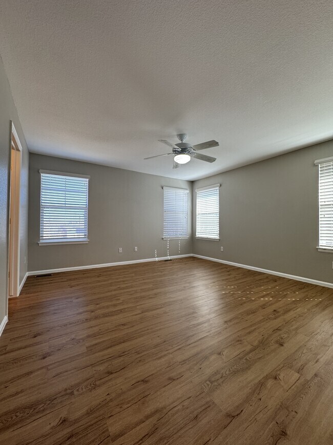 Building Photo - 1416 S Ensenada St