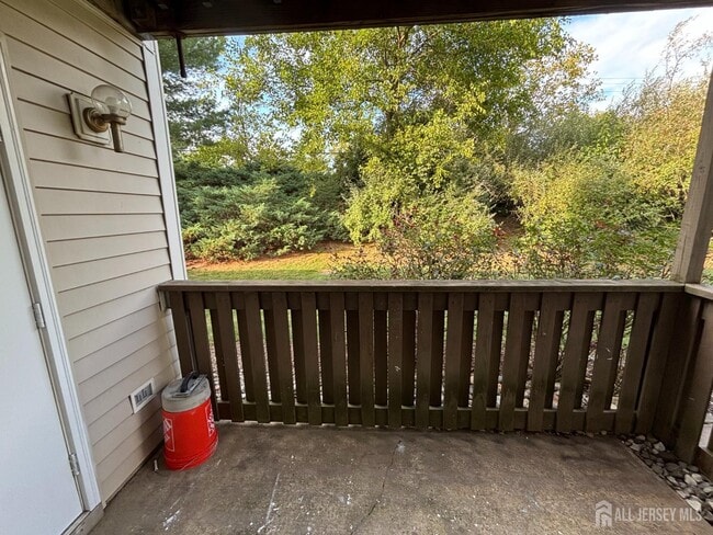 Building Photo - 215 Aspen Dr