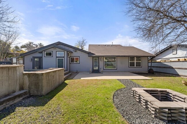 Building Photo - 3104 Candlelight Ct