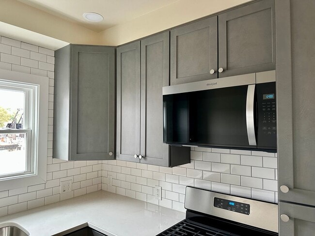 Building Photo - 901-903 E Center St