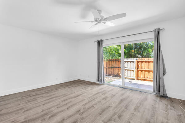 Building Photo - 415 N Cypress Dr