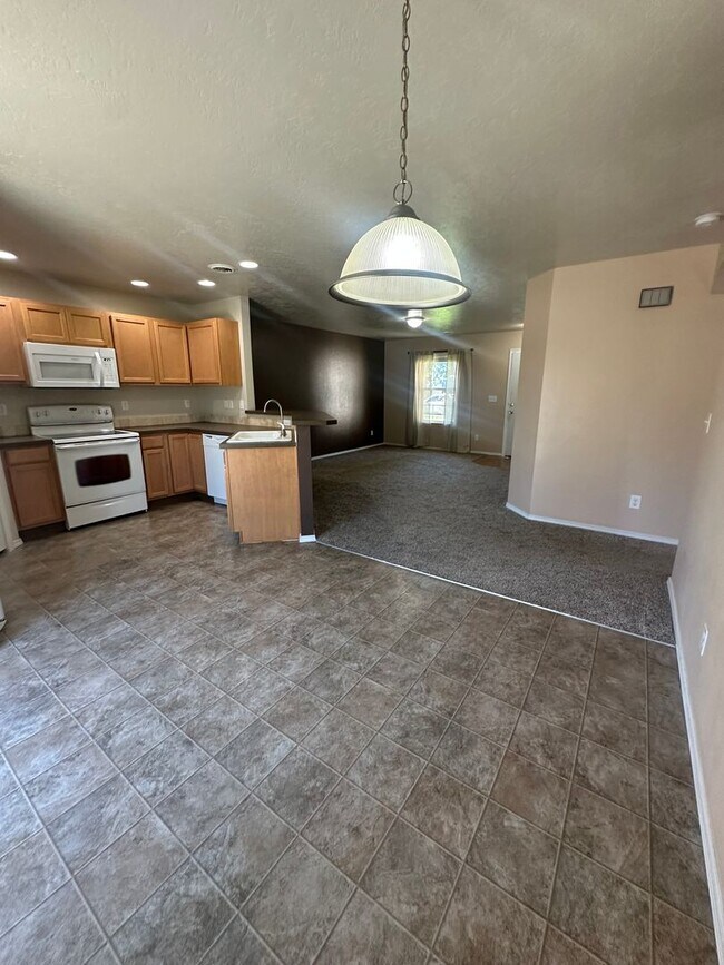 Building Photo - 3 bedroom 2 bath home in beautiful Meridian neighborhood!