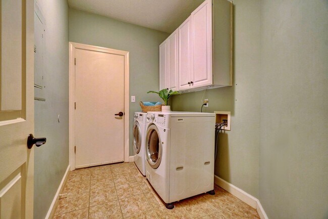 Building Photo - 1700 Jermyn Ln