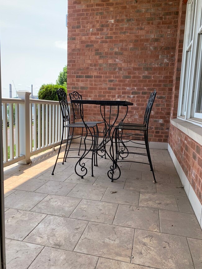 Building Photo - 540 S Lakeshore Blvd