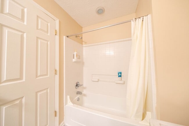 Building Photo - 4 bedroom, 4 bathroom Condominium- ONE BEDROOM AVAILABLE