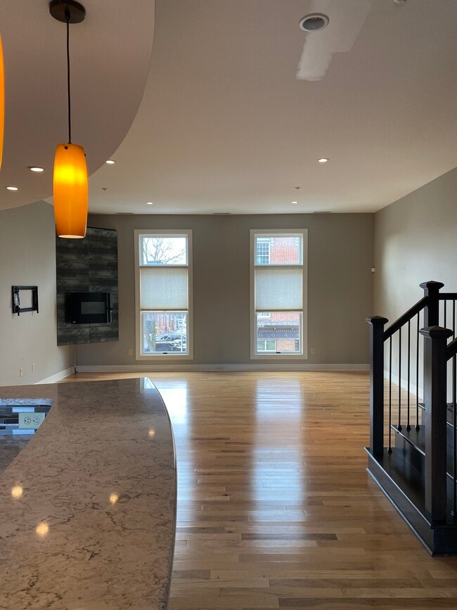 Building Photo - 111 N Walnut St