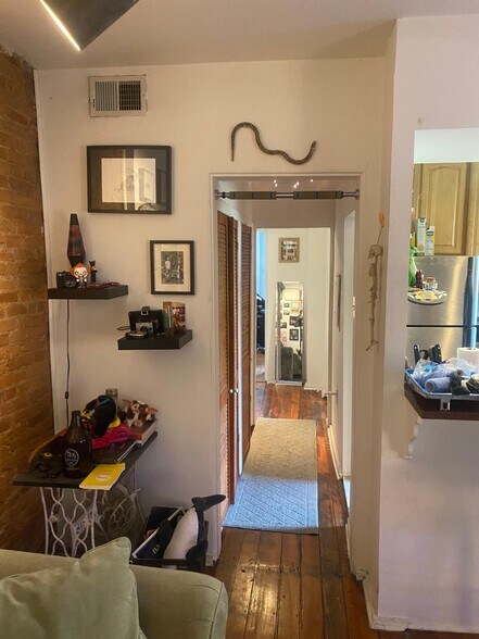 Building Photo - 558 N 17th St