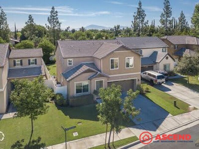Building Photo - Stunning 4 bedroom Home In Gated Community!