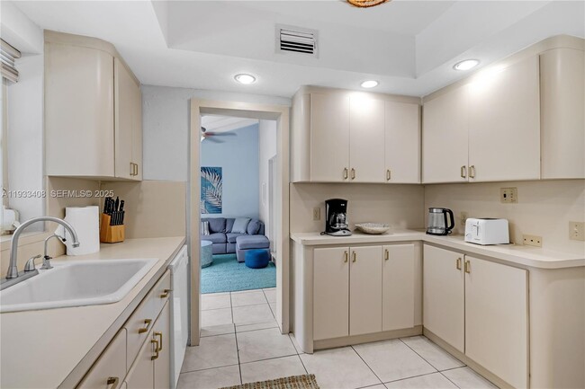 Building Photo - 437 NE 107th St