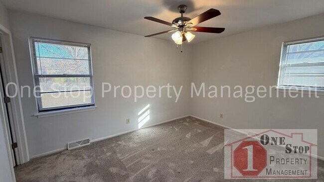 Building Photo - Charming 3-bedroom, 2-bathroom home in Blue Springs