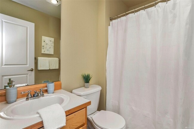 Building Photo - SEPTEMBER FREE >> Beautiful 3BR/3BA Townho...