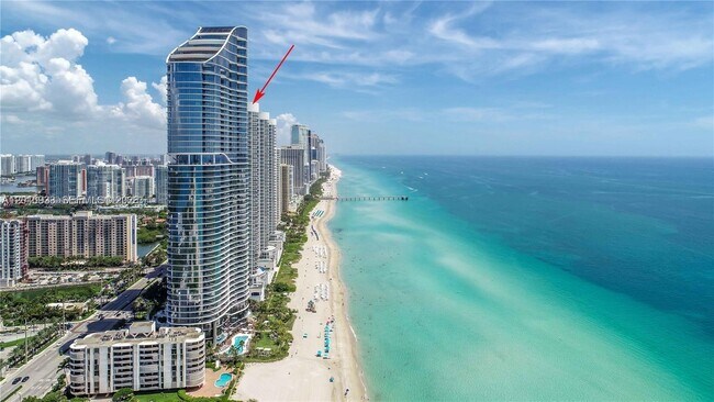 Building Photo - 15811 Collins Ave