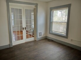 Building Photo - 11 E State St
