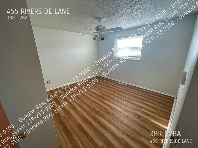 Building Photo - 455 Riverside Ln