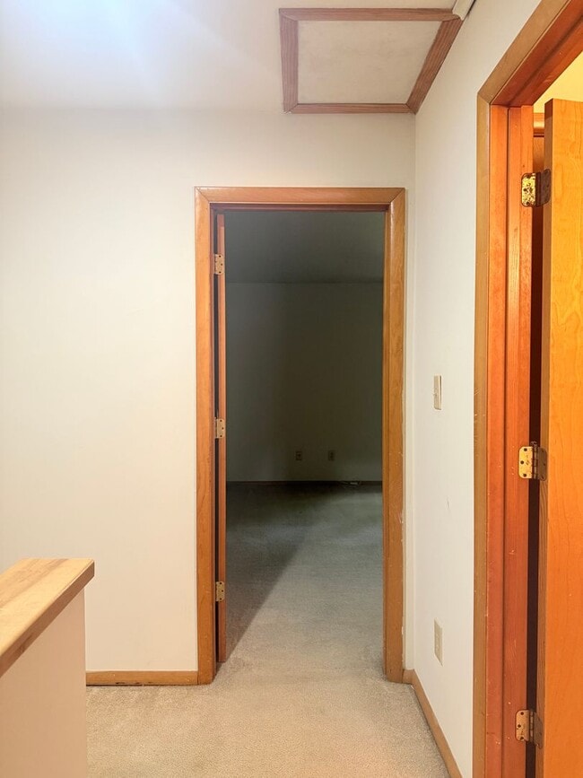 Building Photo - PRICE REDUCED! 2 Bedroom, 1.5 bath Townhou...