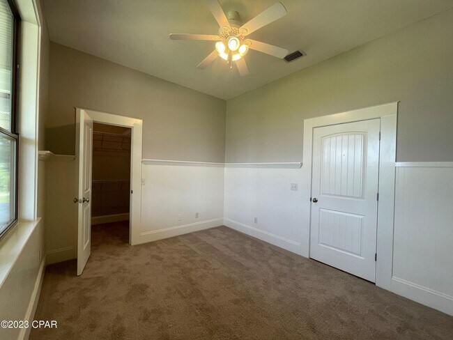 Building Photo - 9137 Eloise Ln