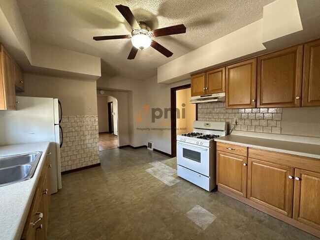 Building Photo - 1530 121st St