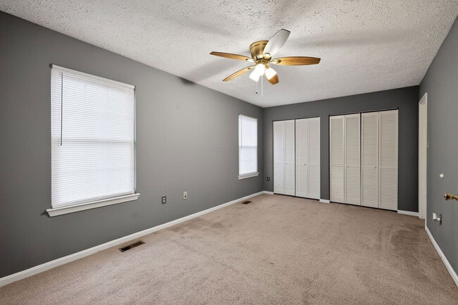 Building Photo - 2710 Red Oak Ln