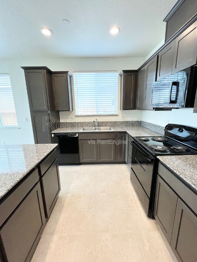 Building Photo - 165 Squaw Vly Dr