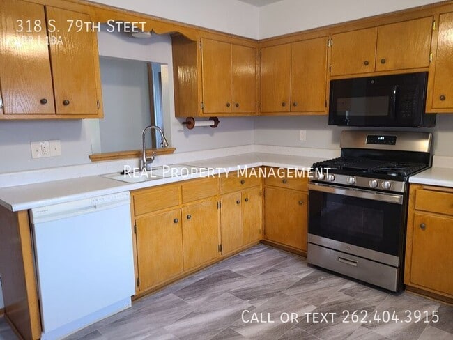 Building Photo - 318 S 79th St