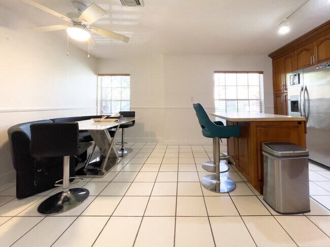 Building Photo - 931 Opal Terrace