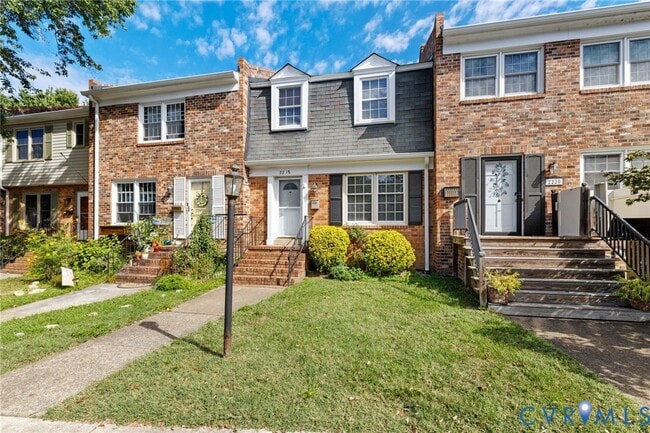 Building Photo - 2218 Kingsbrook Dr