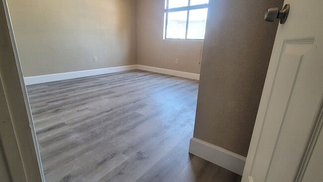 Building Photo - Affordable, Beauty, and Spacious 2Bed 2Bat...