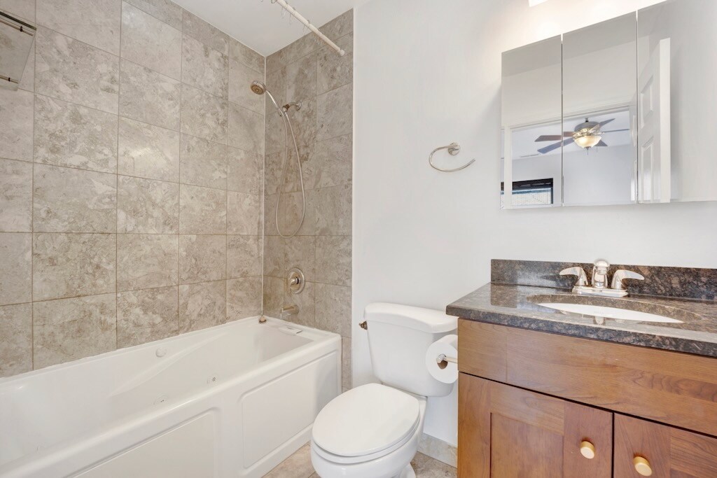 Building Photo - 4817 N Kimball Ave