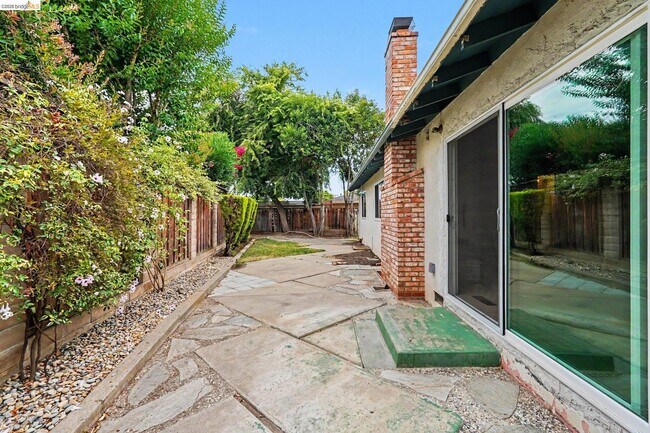 Building Photo - 1359 Anza Way