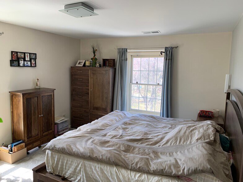 master bed - 5713 Brewer House Cir