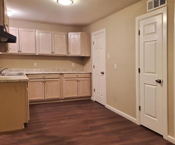 Building Photo - 8336 Bunche Dr