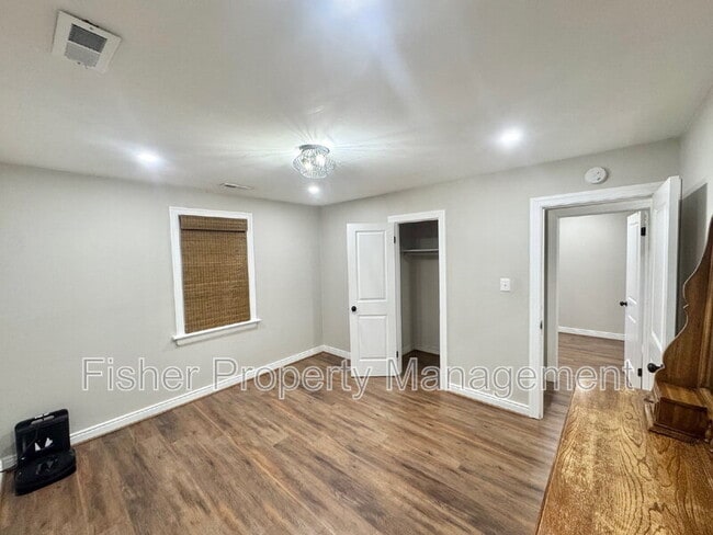 Building Photo - 518 Northside Ave