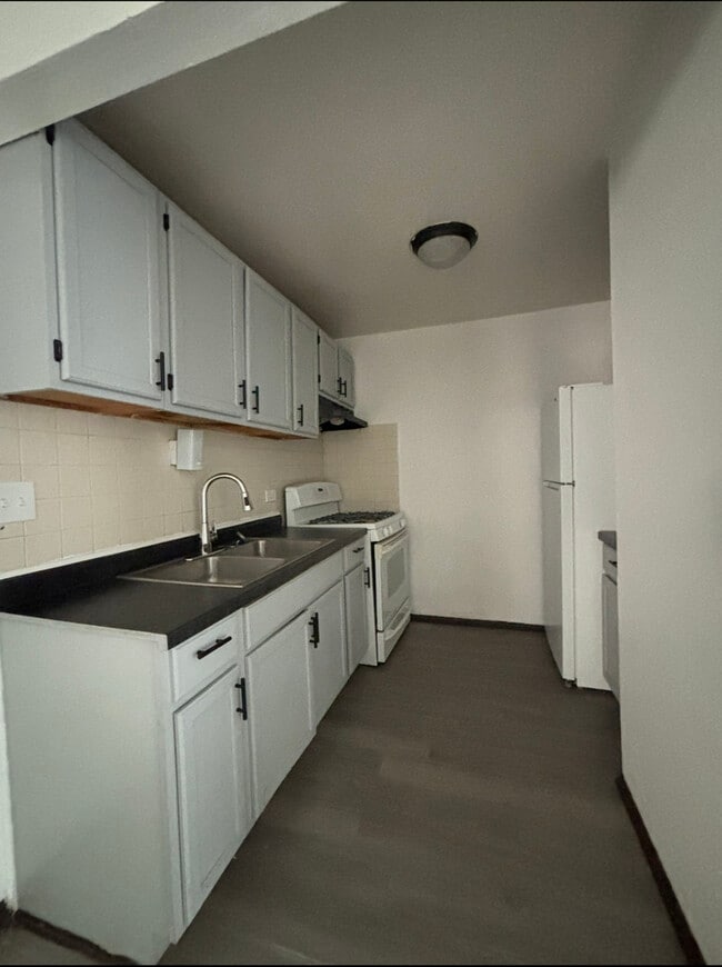 Building Photo - 3060 Bernice Ave