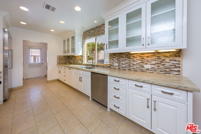 Building Photo - 6431 Maryland Dr