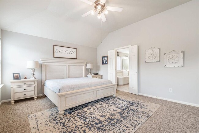 Building Photo - 12107 Lakewood Villa Dr