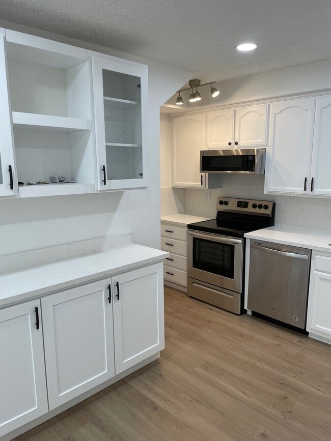 New cabinets - 11025 Kittridge St