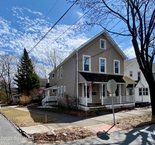 Building Photo - 104 Catherine St