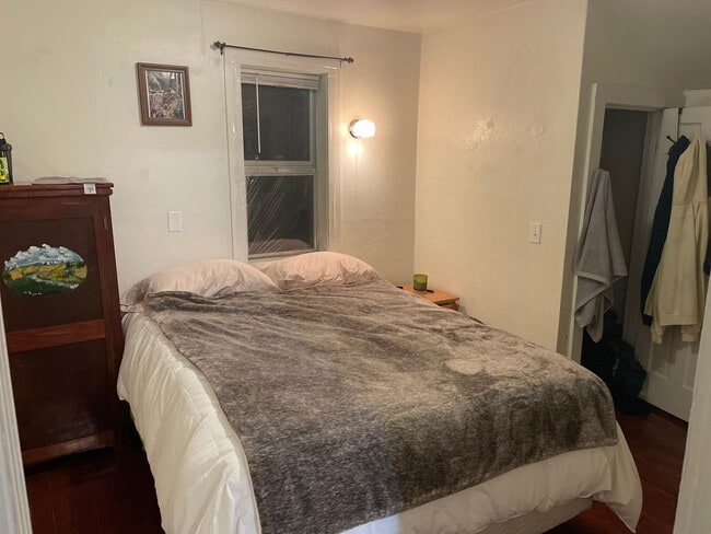 Building Photo - 336 N Washington St