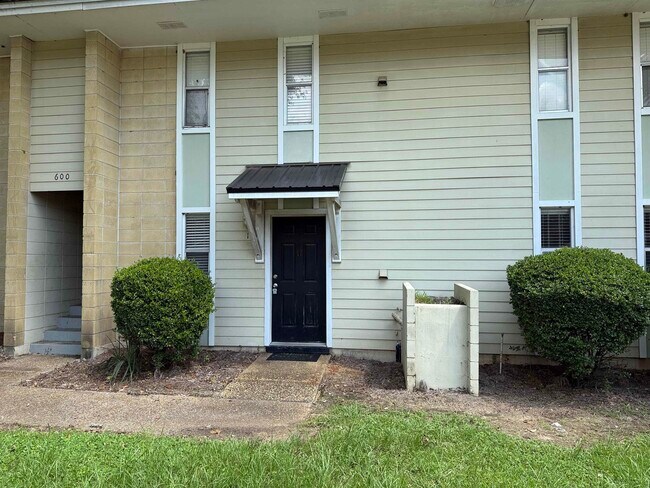 Primary Photo - 600 Mary Beth Ave