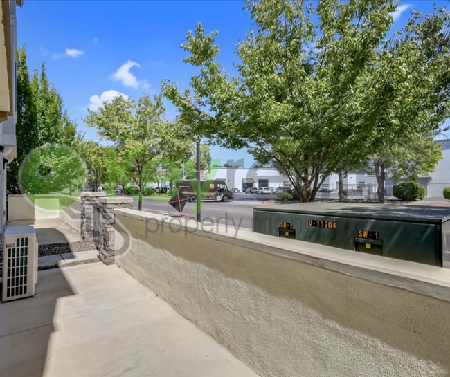 Building Photo - 487 McClatchy Way