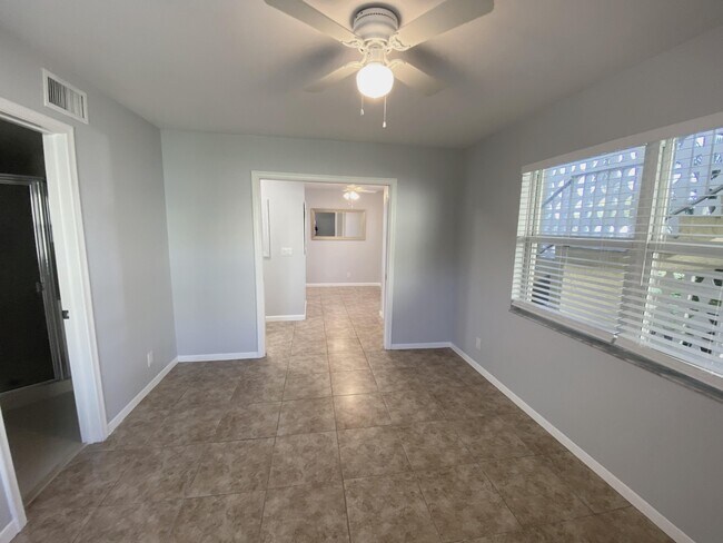 Building Photo - 1100 Boxwood Dr