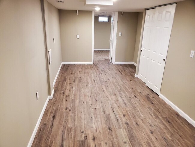 Building Photo - Coming soon! Spacious 3 Bed 2 Bath Home!