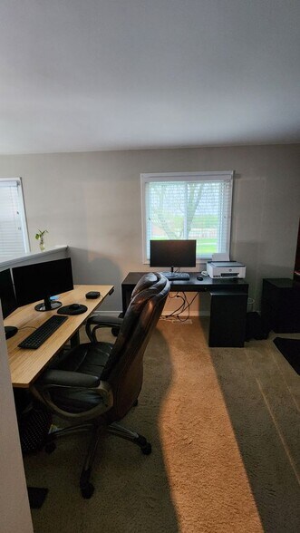 Building Photo - 6693 Foxtree Ave