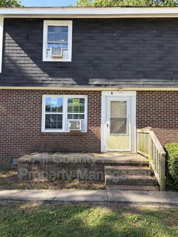 Building Photo - 1706 Carolina St E