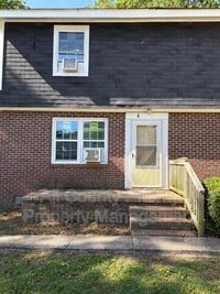 Building Photo - 1706 Carolina St E