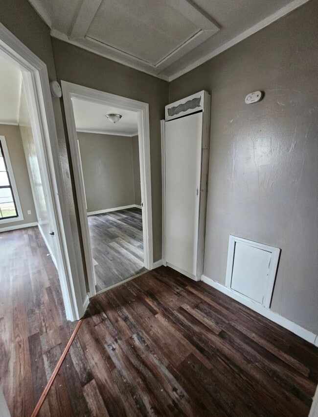 Building Photo - 3 Bedroom House Available