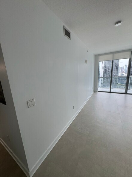 Building Photo - 1111 SW 1st Ave