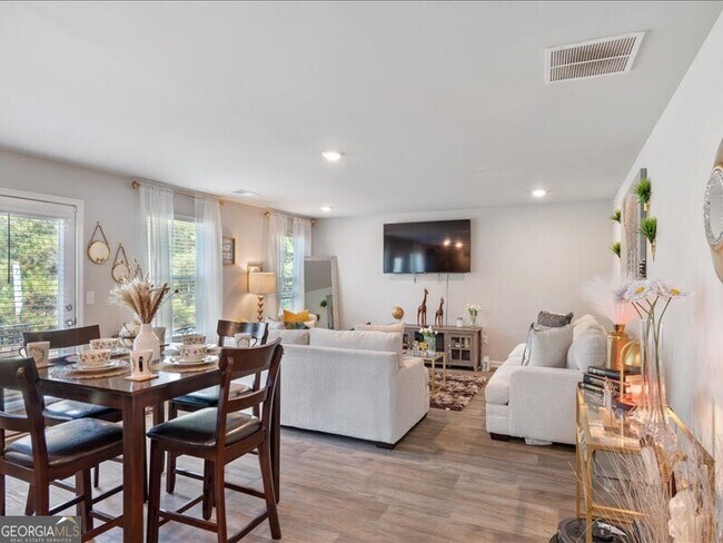 Building Photo - 174 Goodall Woods Dr
