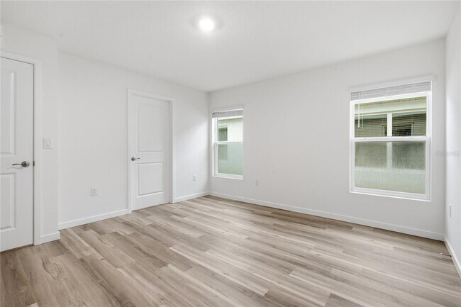 Building Photo - 3059 NE 20th Ter