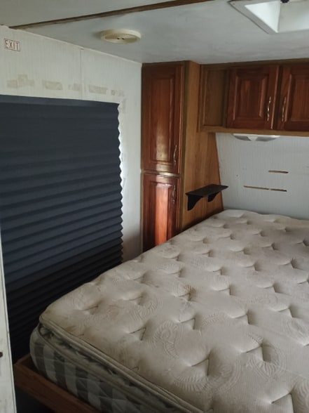 Building Photo - 121 NW Deer Run Gln